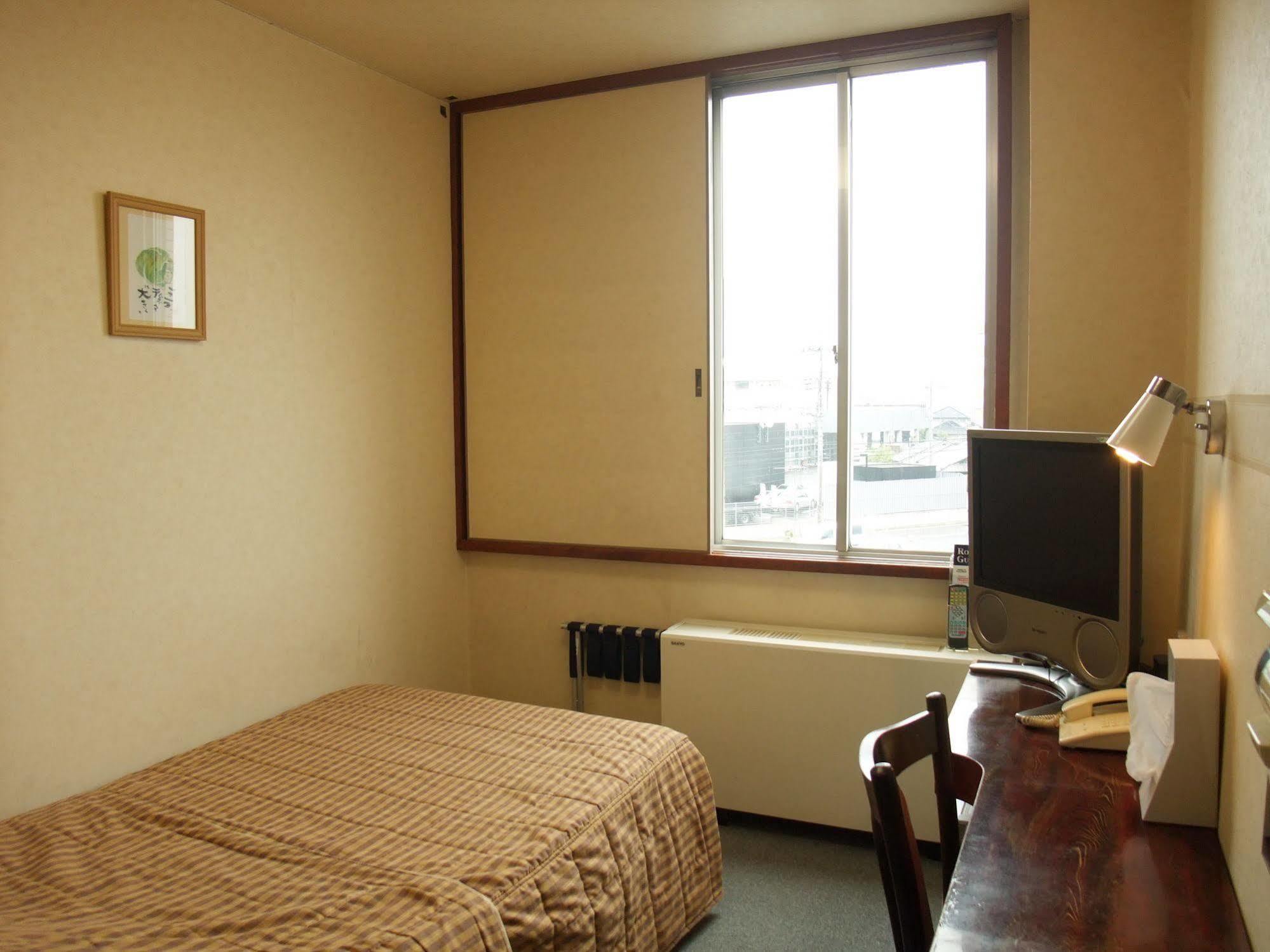 Maebashi Business Hotel Luka Bagian luar foto